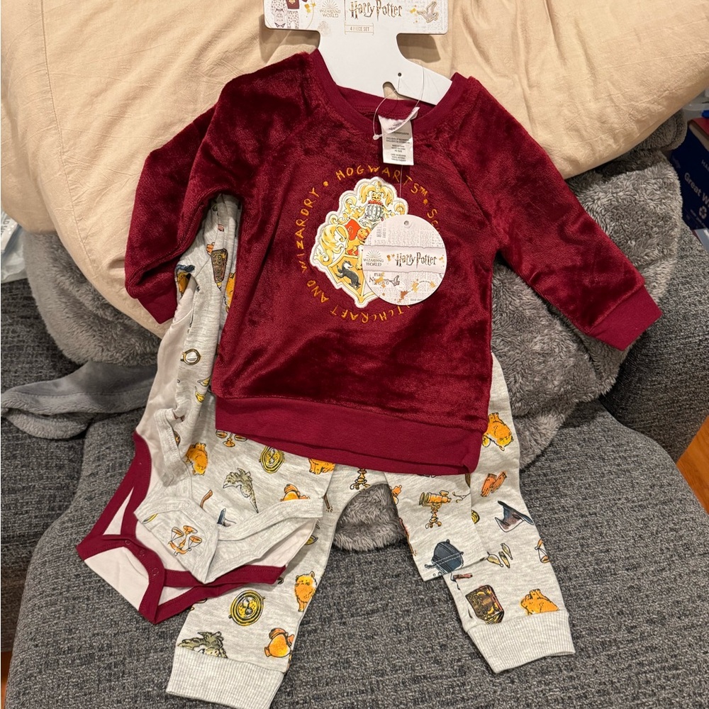 NWT Warner Bros. Harry Potter Baby Pajamas Set - Red and Gray